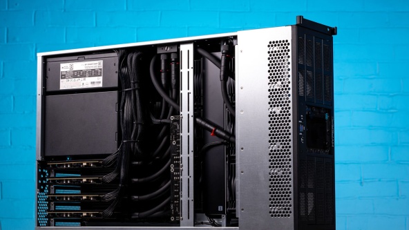 Кейс HYPERPC G4 PRO RACK: Вычислительный комплекс Gen5 для обучения ИИ на базе 4x RTX 5090