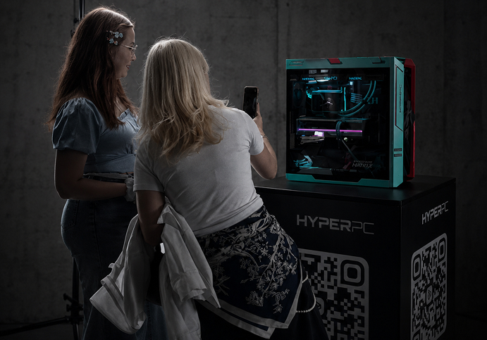Участники DreamBig Fest на стенде HYPERPC