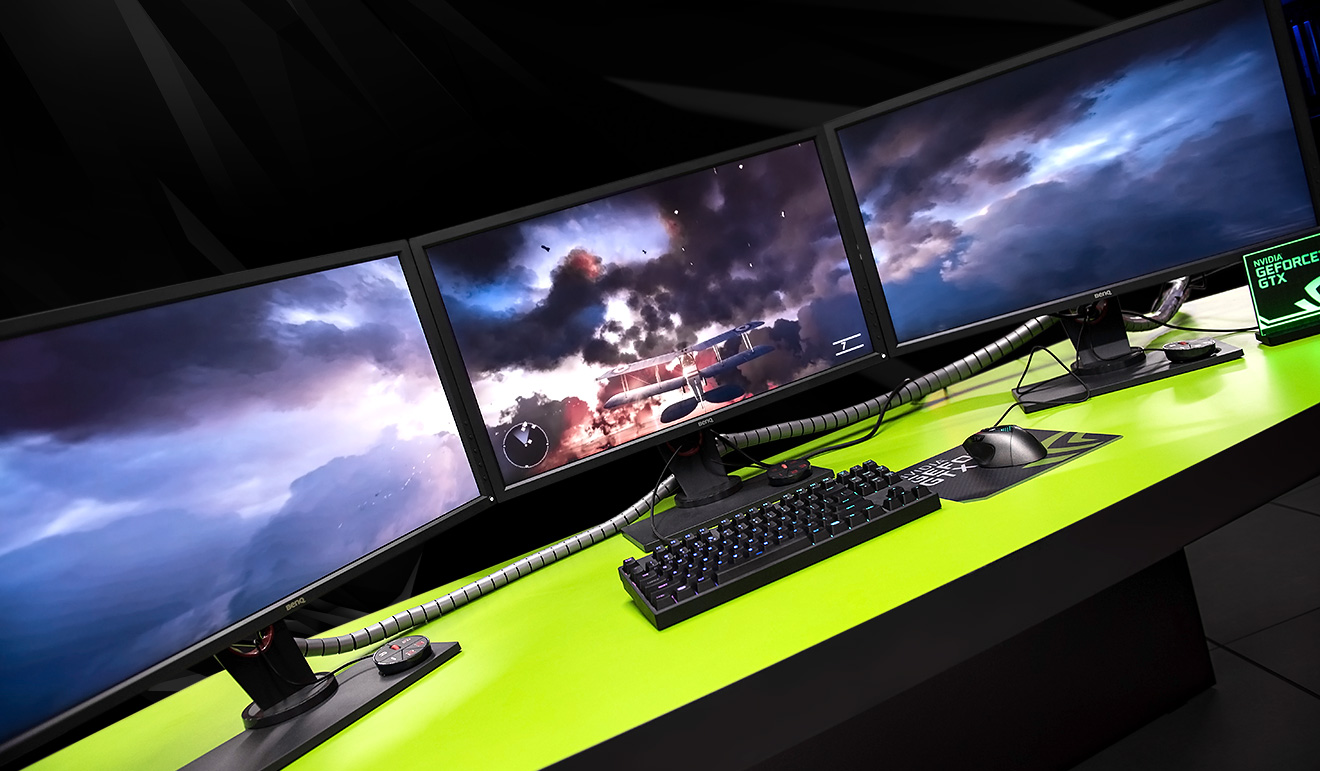 Игра на трех мониторах в HYPERPC