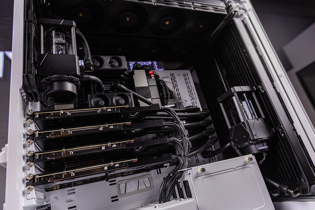 Рабочая станция HYPERPC AMPERE X ULTRA: 4x RTX 6000 Blackwell для вычислений и нейросетей