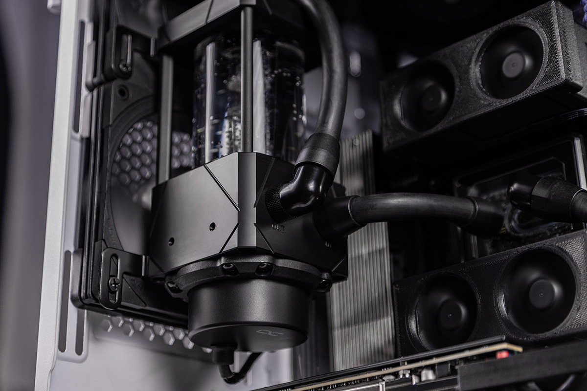 Рабочая станция HYPERPC AMPERE X ULTRA: 4x RTX 6000 Blackwell для вычислений и нейросетей