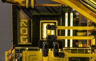Внутренняя компоновка HYPERPC CYBER с EK-CryoFuel Yellow