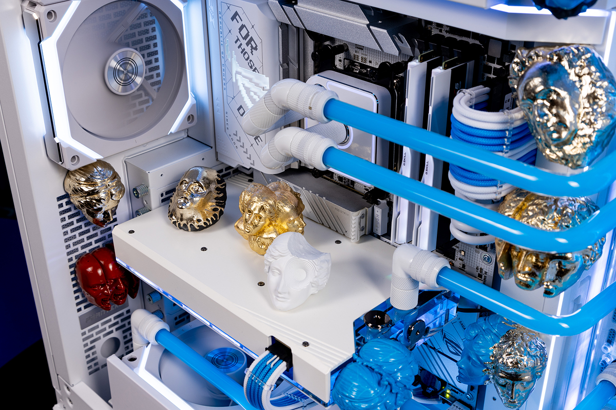 HYPERPC CONCEPT x FunPay — общий вид компьютера с подсветкой