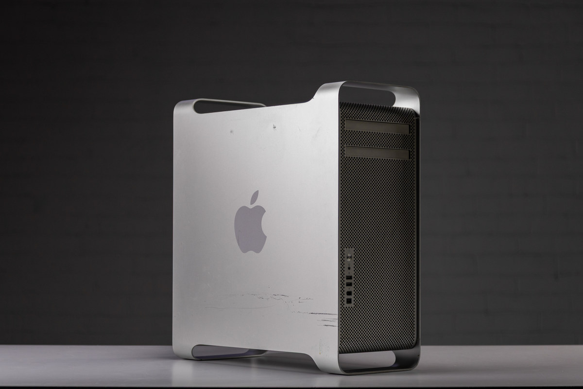 Корпус Apple Mac Pro до переделки в игровой Windows-ПК