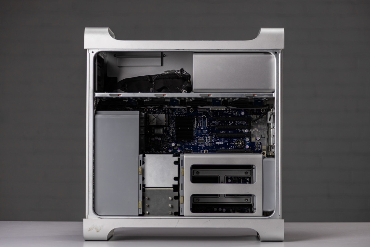 Корпус Apple Mac Pro до переделки в игровой Windows-ПК