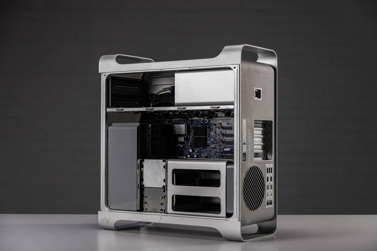 Корпус Apple Mac Pro до переделки в игровой Windows-ПК