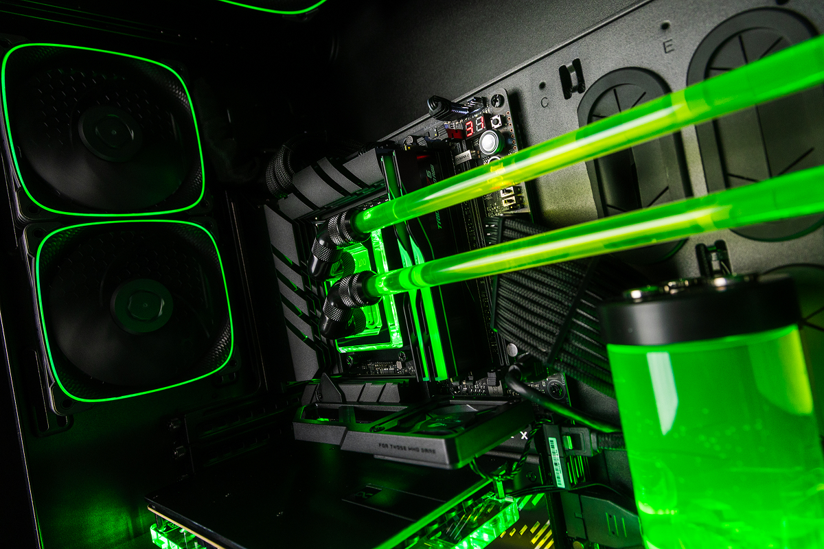 Водоблок процессора Ryzen 9 9950X3D и параллельные акриловые трубки