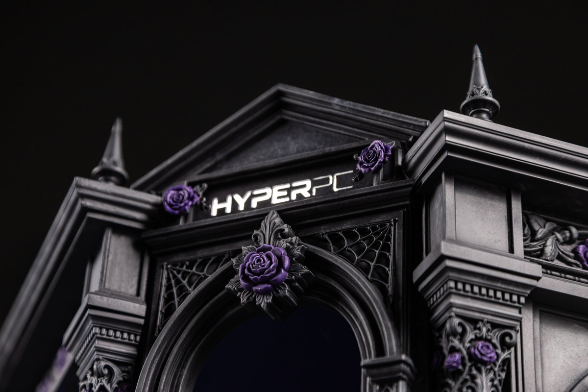 Панорамный корпус HYTE Y70 Touch с фиолетовой подсветкой и хартаграммой
